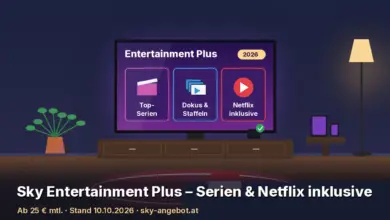 Illustration eines Wohnzimmers mit Fernseher: Auf dem Bildschirm steht „Entertainment Plus“ mit drei Kacheln für „Top-Serien“, „Dokus & Staffeln“ und „Netflix inklusive“. Text: „Sky Entertainment Plus – Serien & Netflix inklusive“
